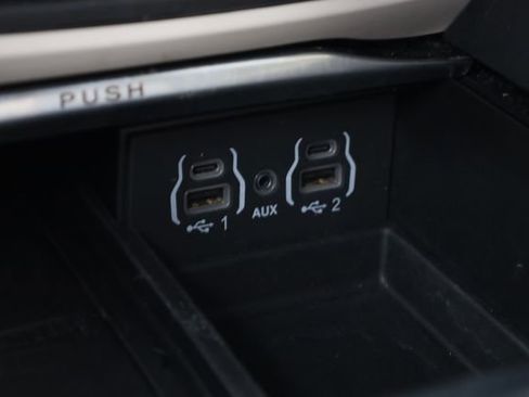 Used 2024 Chrysler Pacifica Limited image 20