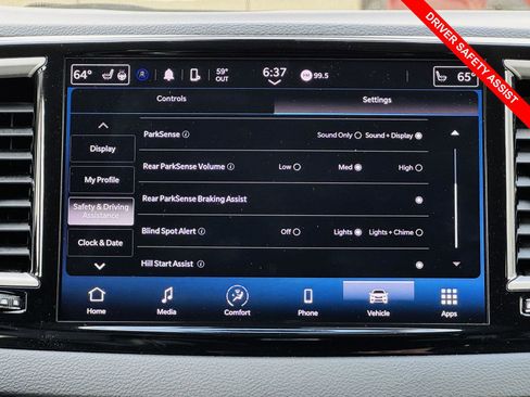 Used 2023 Chrysler Pacifica Touring-L image 7