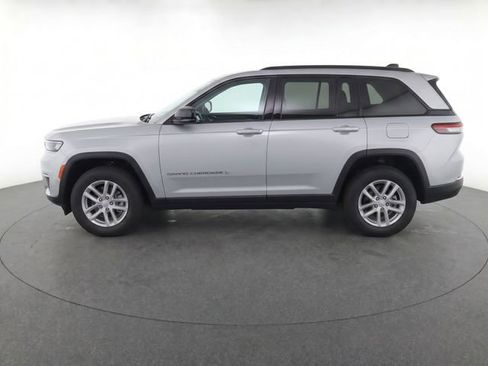 Used 2024 Jeep Grand Cherokee Laredo X w/ Trailer Tow Package AWD/4WD image 6