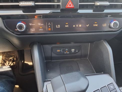 Used 2026 Kia Sportage EX w/ EX Panorama Roof Package image 17