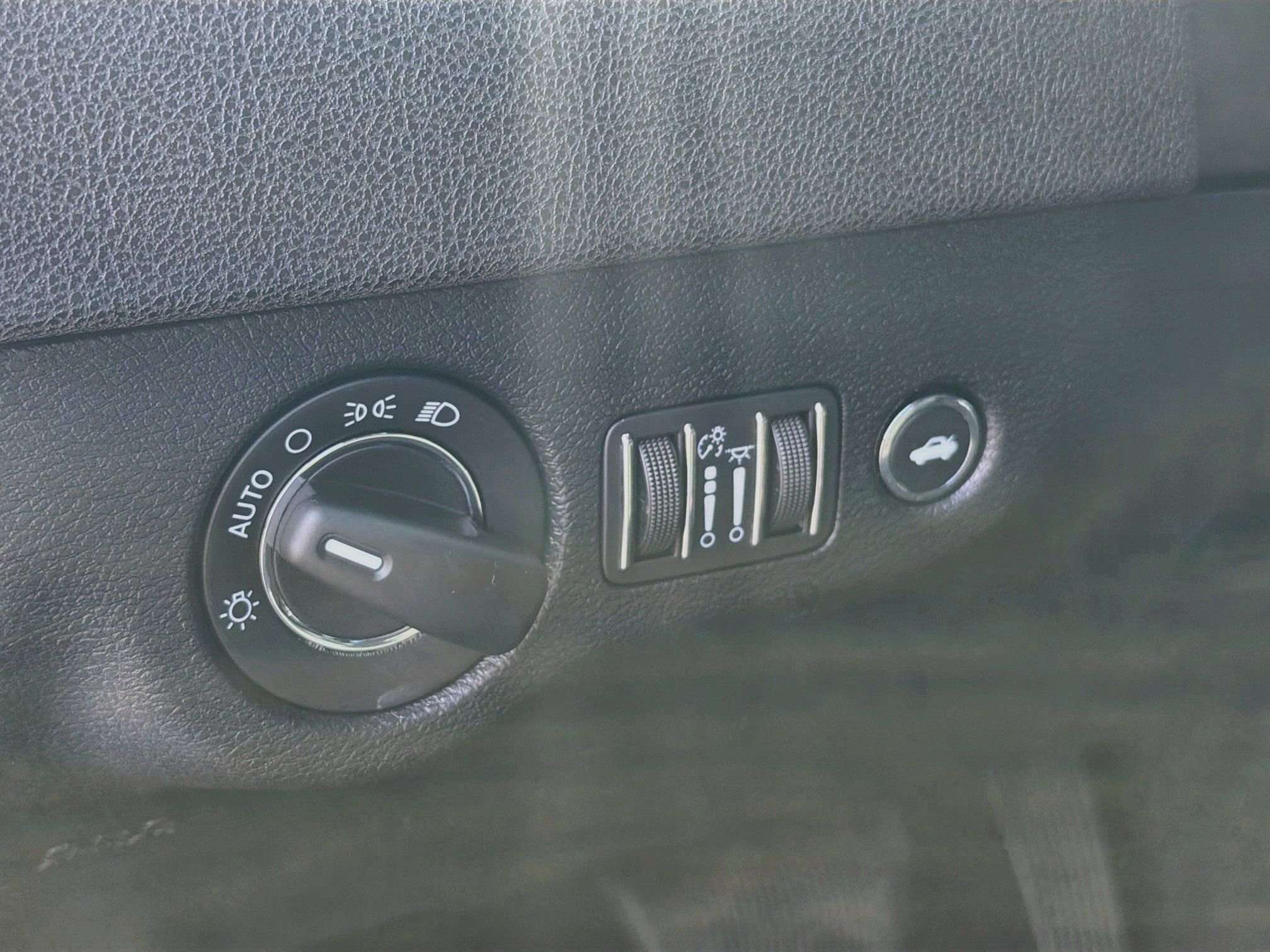 Used 2022 Chrysler 300 Touring w/ Sport Appearance Package RWD image 10