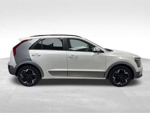 Used 2023 Kia Niro Wave w/ Wave Preserve Package image 7