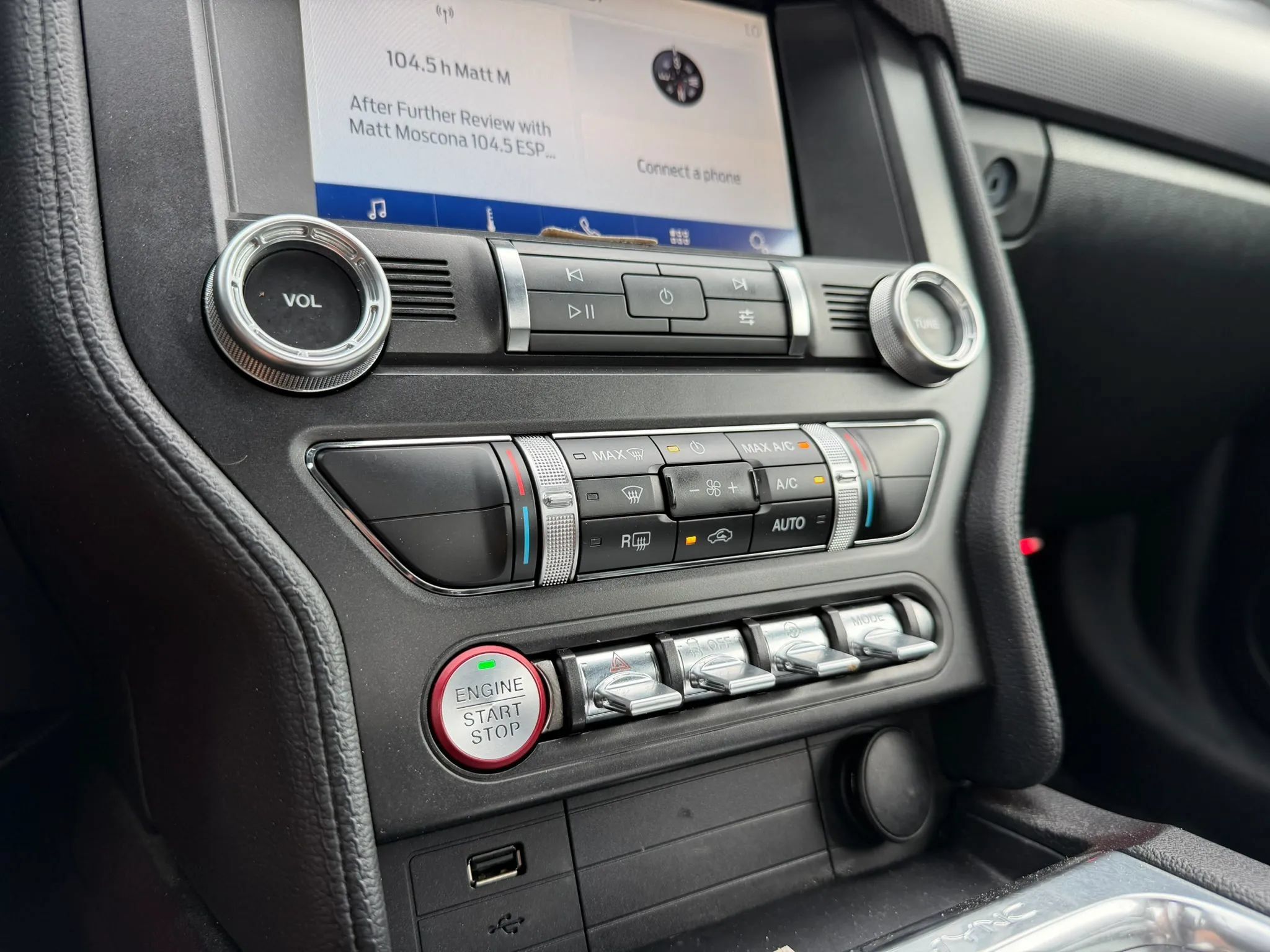 Used 2019 Ford Mustang Coupe w/ Equipment Group 101A RWD image 14