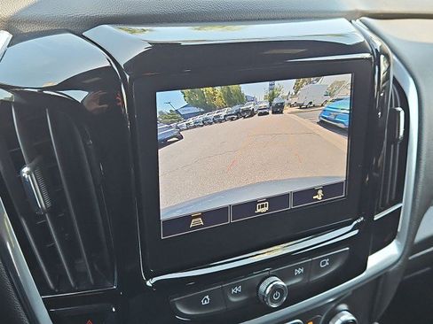 Used 2023 Chevrolet Traverse LT FWD image 14