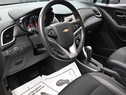 Used 2019 Chevrolet Trax LT w/ LT Convenience Package image 8
