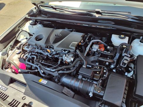 Certified 2025 Toyota Camry SE FWD image 9