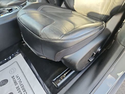 Used 2023 Jeep Cherokee Altitude Lux image 33