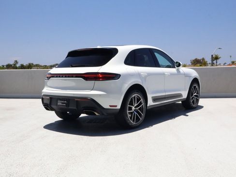 Certified 2025 Porsche Macan AWD/4WD image 9