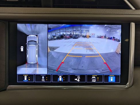 Used 2021 GMC Yukon XL Denali w/ Denali Premium Package AWD/4WD image 14