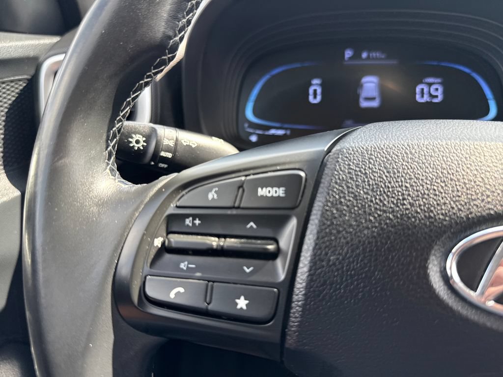 Certified 2024 Hyundai Venue SEL FWD image 25