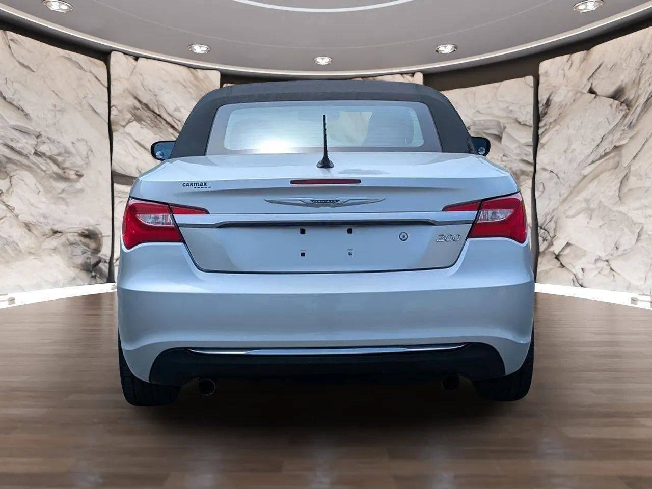Used 2012 Chrysler 200 Touring w/ Cold Weather Group FWD image 9