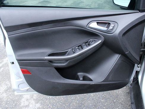 Used 2017 Ford Focus SEL image 7