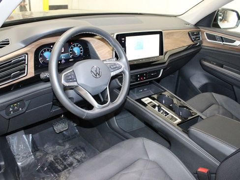 Used 2024 Volkswagen Atlas SE image 21