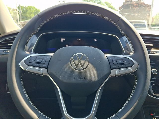 Used 2023 Volkswagen Tiguan SE FWD image 19