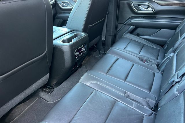 Used 2021 Chevrolet Suburban Z71 w/ Z71 Signature Package AWD/4WD image 13