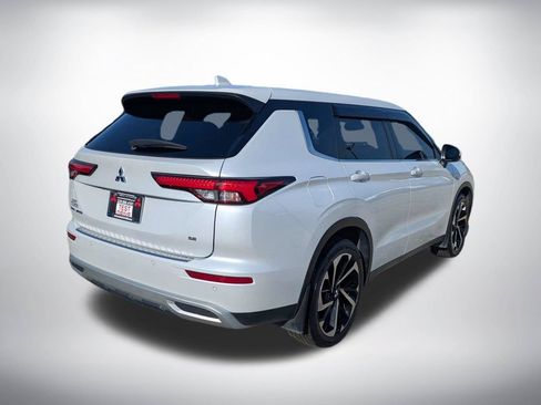 Used 2024 Mitsubishi Outlander SE FWD image 3