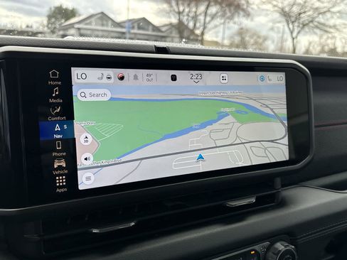 Used 2024 Jeep Gladiator Rubicon w/ Technology Group image 15