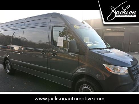 Used 2025 Mercedes-Benz Sprinter 2500 image 1
