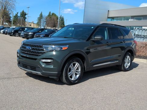Used 2023 Ford Explorer XLT w/ Equipment Group 202A AWD/4WD image 4