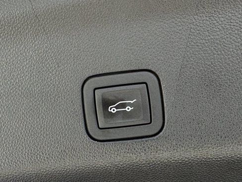 Used 2024 Chevrolet Suburban Premier w/ Premium Package AWD/4WD image 35