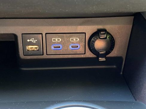 Used 2022 Toyota Highlander XLE FWD image 28