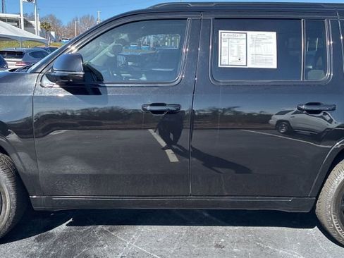 Used 2022 Jeep Grand Wagoneer Series I w/ Flexible Seating Group image 4