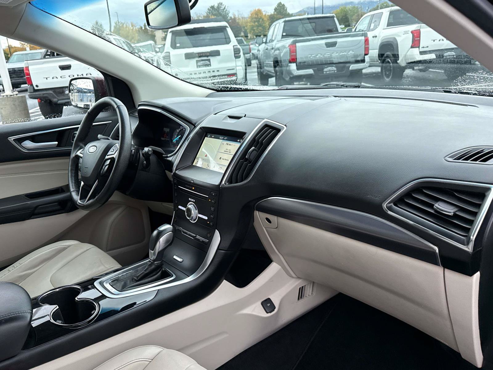 Used 2018 Ford Edge Titanium w/ Technology Package AWD/4WD image 19