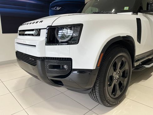 Used 2022 Land Rover Defender 110 X-Dynamic SE AWD/4WD image 16