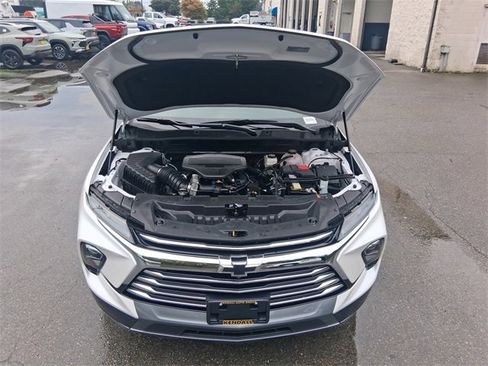 Used 2025 Chevrolet Blazer Premier w/ Driver Confidence II Package image 17