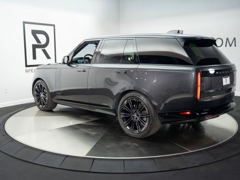 Used 2025 Land Rover Range Rover SE AWD/4WD image 8