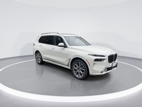 Used 2026 BMW X7 xDrive40i w/ Premium Package image 2