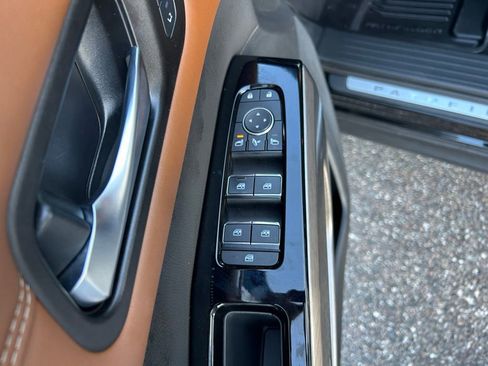 Used 2023 Nissan Pathfinder Platinum w/ Cargo Package image 18