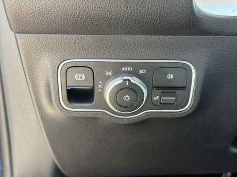 Used 2025 Mercedes-Benz GLB 250 image 21