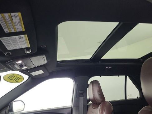 Used 2020 Ford Explorer Platinum w/ Premium Technology Package image 17