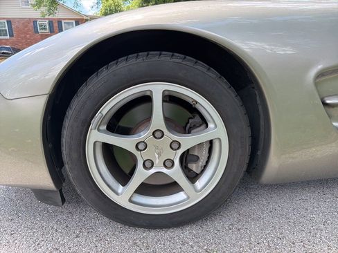 Used 2000 Chevrolet Corvette Coupe w/ Roof Pkg RWD image 19
