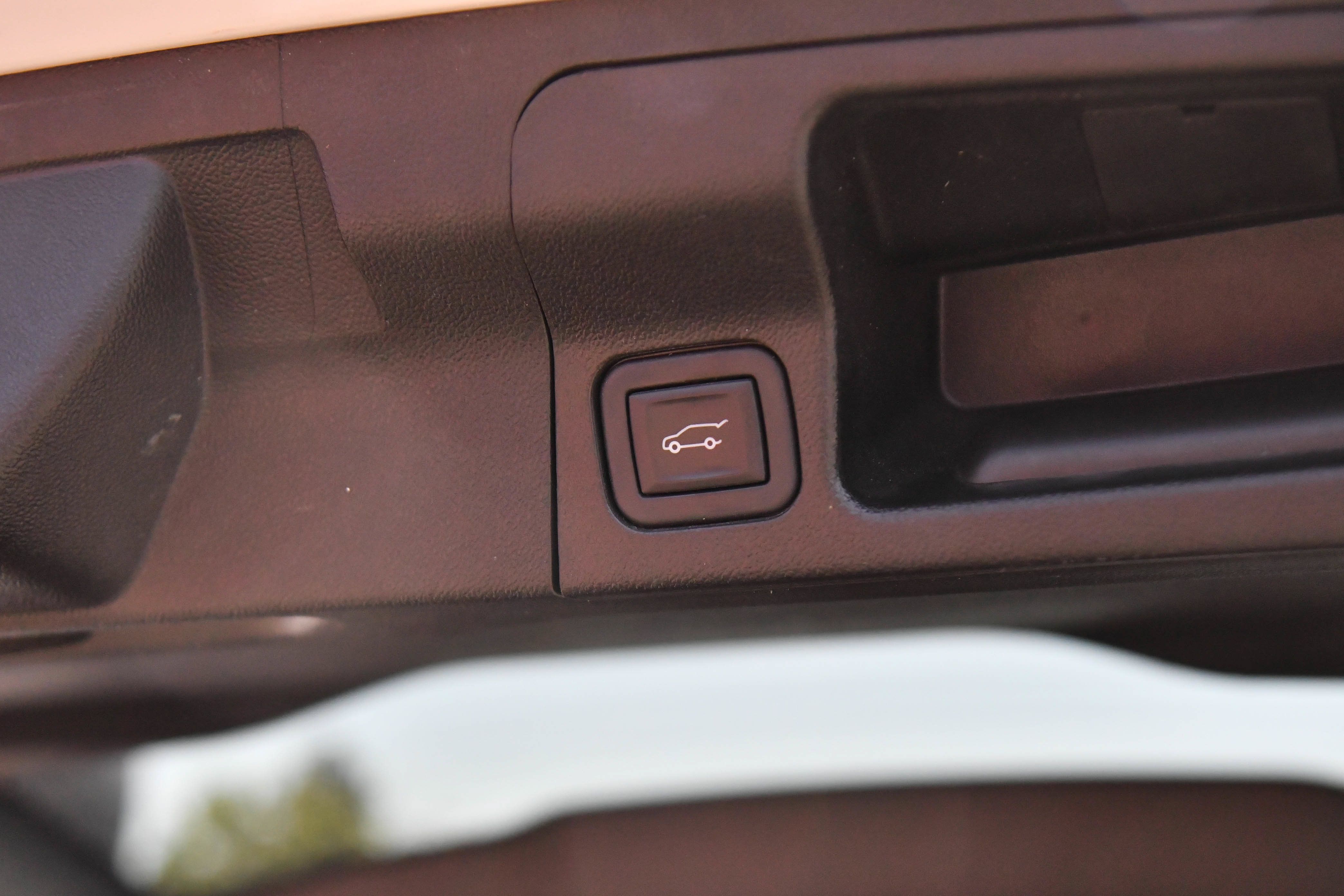 Used 2023 GMC Acadia SLT FWD image 43