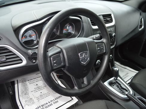 Used 2014 Dodge Avenger SE image 16