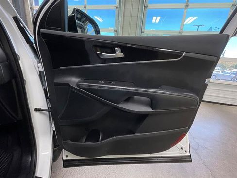 Used 2018 Kia Sorento AWD image 28