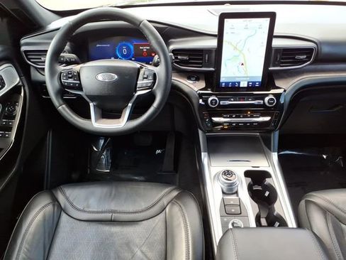 Used 2023 Ford Explorer Platinum w/ Technology Package AWD/4WD image 20