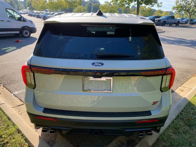 Used 2027 Ford Explorer ST w/ Sun And Sound Package AWD/4WD image 32