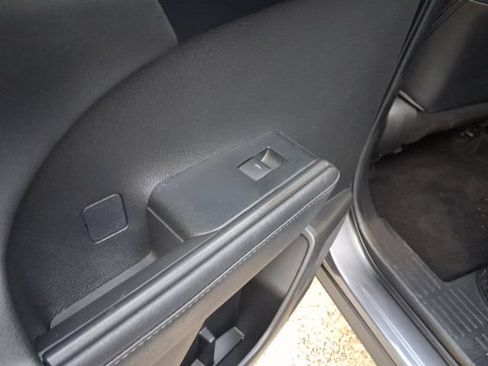 Used 2023 Toyota Highlander XLE FWD image 10