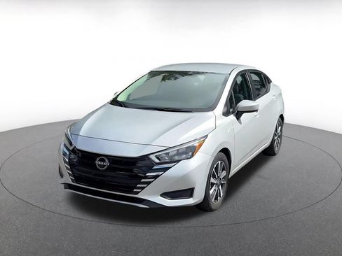 Used 2025 Nissan Versa SV FWD image 4