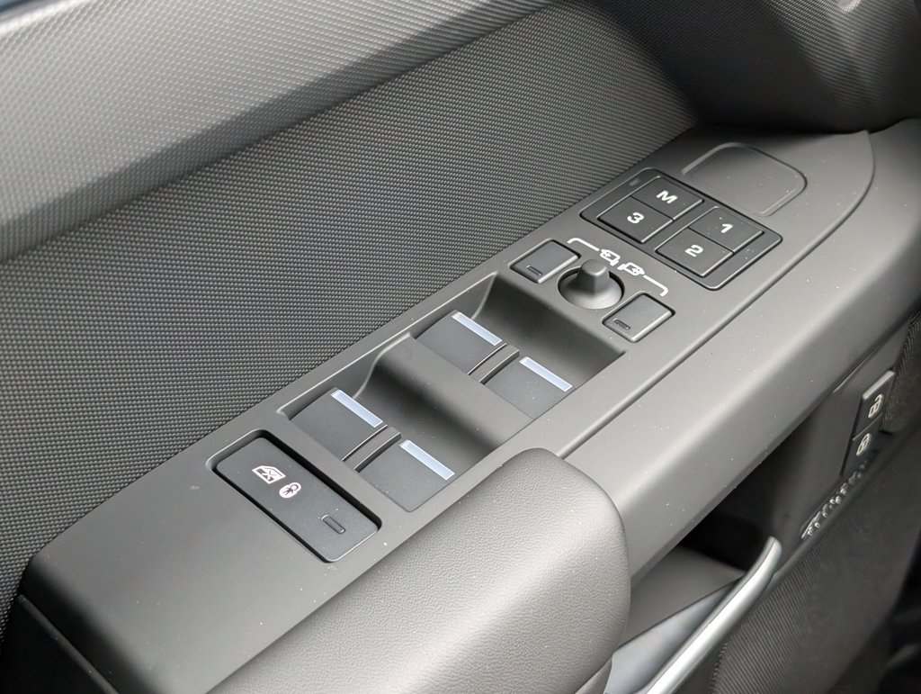 New 2026 Land Rover Defender 110 X-Dynamic SE AWD/4WD image 25