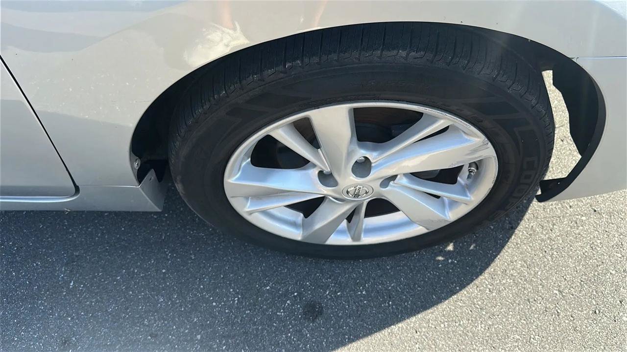 Used 2015 Nissan Altima 2.5 SV w/ Convenience Package FWD image 17