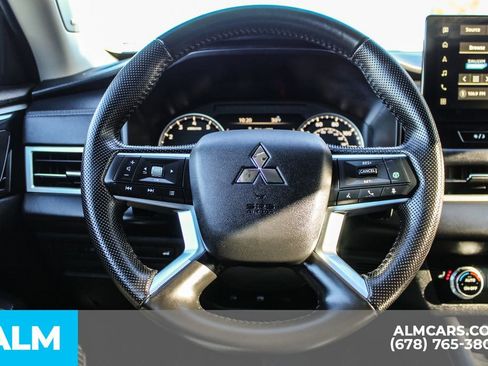 Used 2025 Mitsubishi Outlander SE image 27