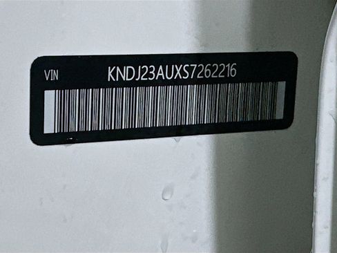 Used 2025 Kia Soul LX w/ LX Technology Package FWD image 12