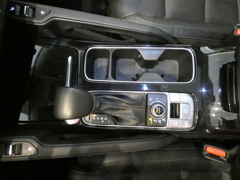 Used 2023 Kia Telluride AWD image 17