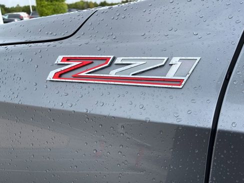 Used 2022 Chevrolet Suburban Z71 w/ Z71 Off-Road Package AWD/4WD image 12