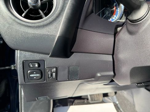 Used 2019 Toyota Corolla LE image 22