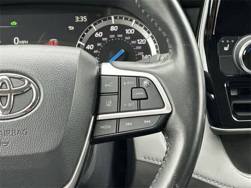 Used 2022 Toyota Highlander XLE image 10